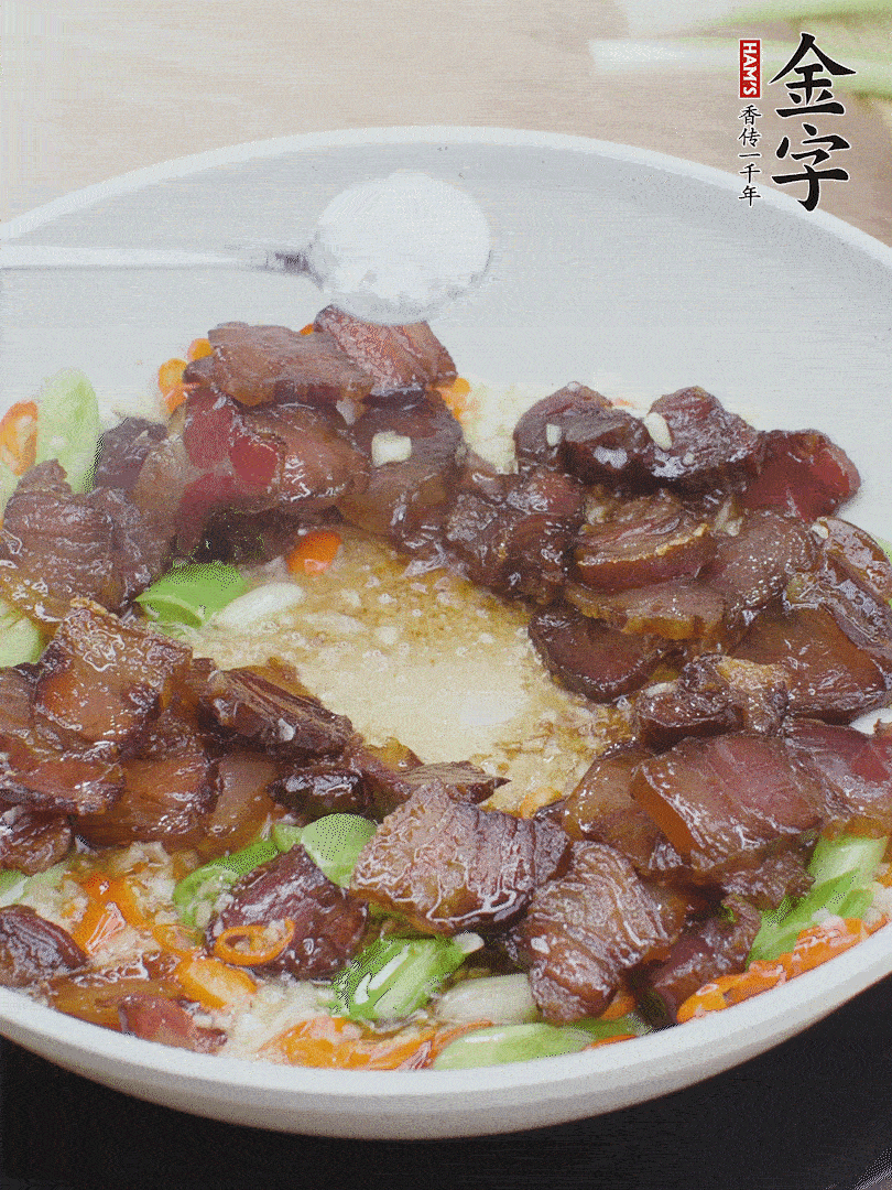 下醬油肉，一點(diǎn)生抽、白糖調(diào)味。