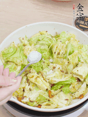 一點(diǎn)鹽、糖調(diào)味。