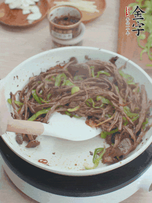 少許鹽調(diào)味。