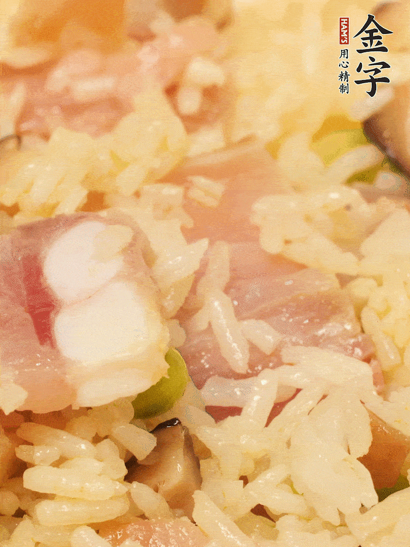下米飯、蝦米繼續(xù)翻炒