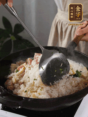 米飯煮熟后，拌入薺菜