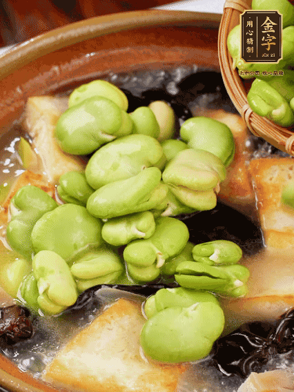 最后可以放豆瓣、木耳煮熟，依照個人口味加點鹽調(diào)味